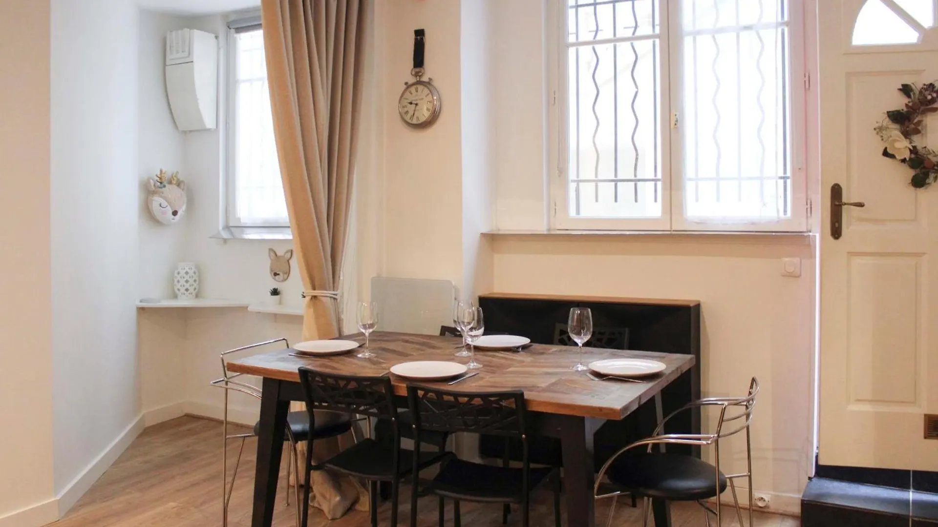 Apartman Comfortable 1bedroom In The Heart Of Párizs